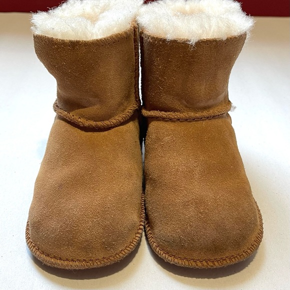 UGG Baby Erin Bootie - Picture 4 of 8